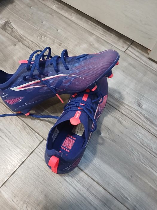 Adidași Puma cu crampoane