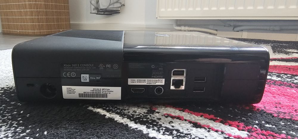Xbox 360 E 500GB cu toate acesoriile,fara controller