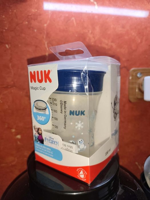 Чаша за бебета 8м+ NUK неразливна