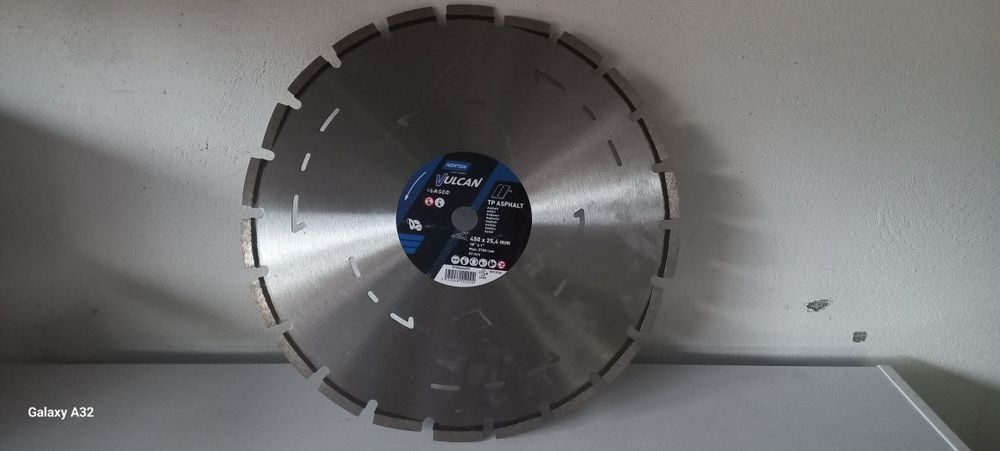 Disc de taiat beton \ asfalt / diamantat / Nou