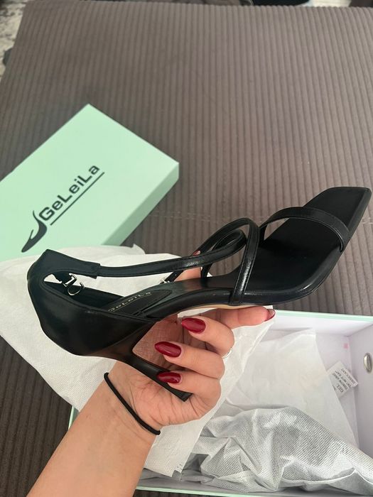 Продается новый туфли