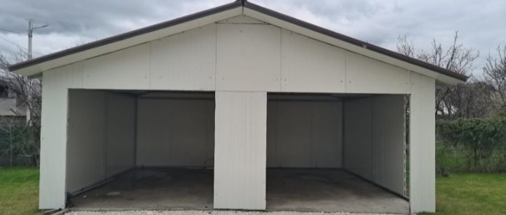 Garaje auto pe structura metalica învelite cu panouri Sandwich