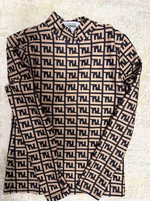 Bluza crem noua.  .