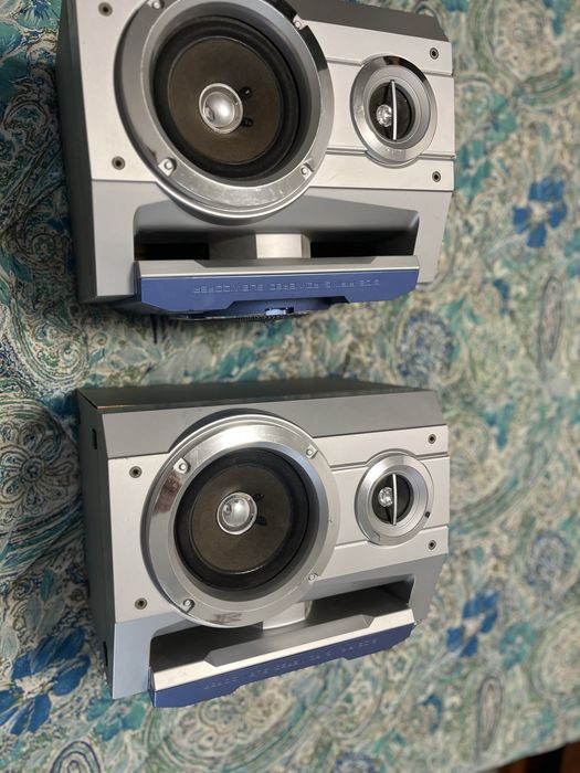 Sistem audio 2.1 + 4 boxe satelit (subwoofer activ inclus)