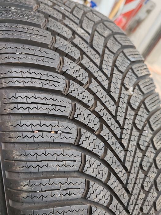 235/40/19 - Bridgestone