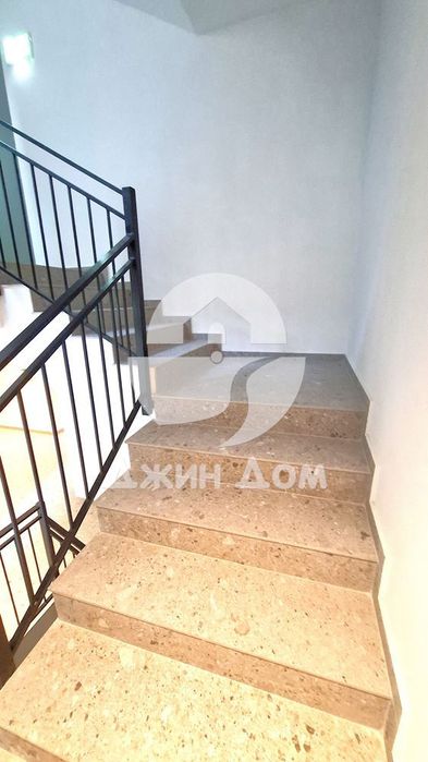 Просторен двустаен апартамент с ДВОР И ПАНОРАМА МОРЕ в гр. Несебър