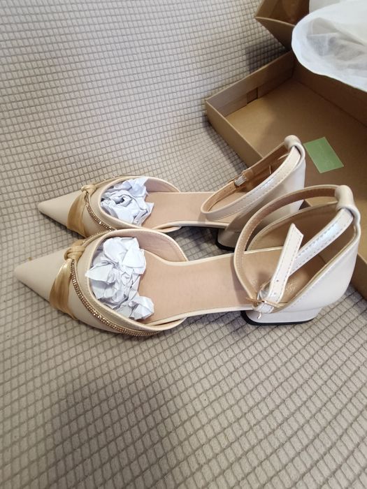 Pantofi eleganți fara toc