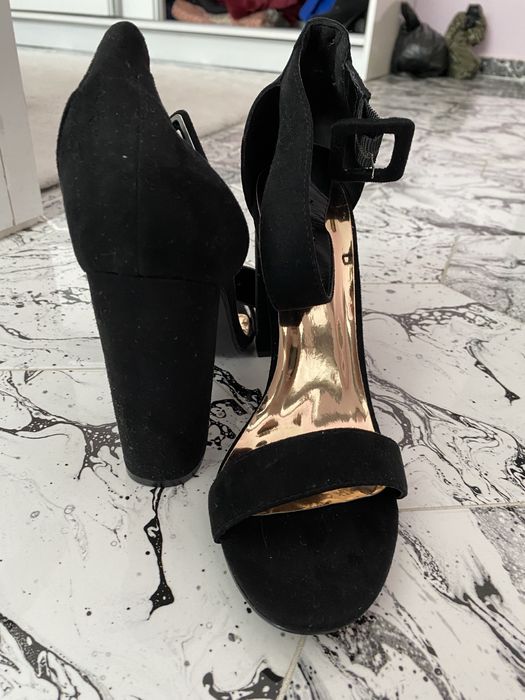 Сандали на ток