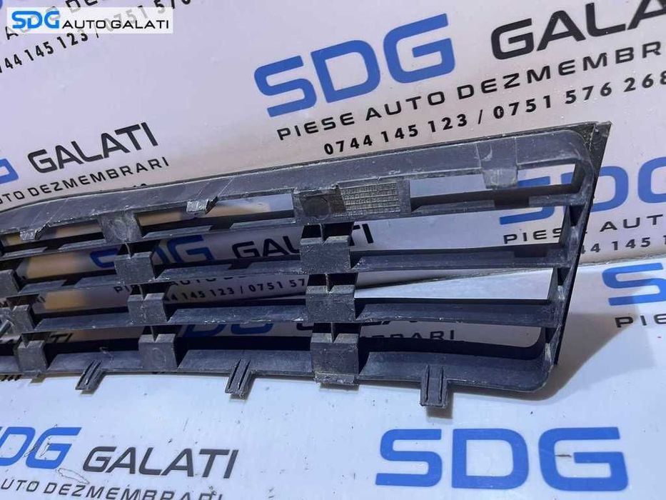 Grila Inferioara Centrala Spoiler Bara Fata Audi A4 B5 1998 - 2001 Cod 8D0807683AA [V0181]