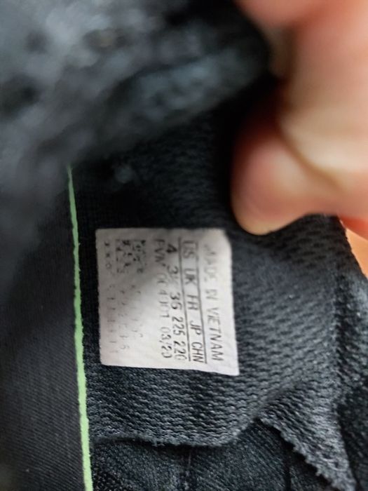 Продам кроссовки Адидас на мальчика