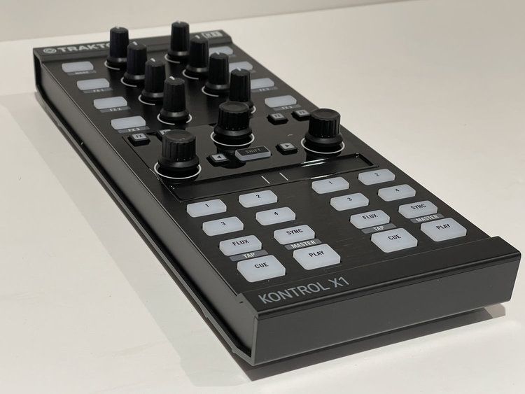 Traktor Kontrol X1 & Z1