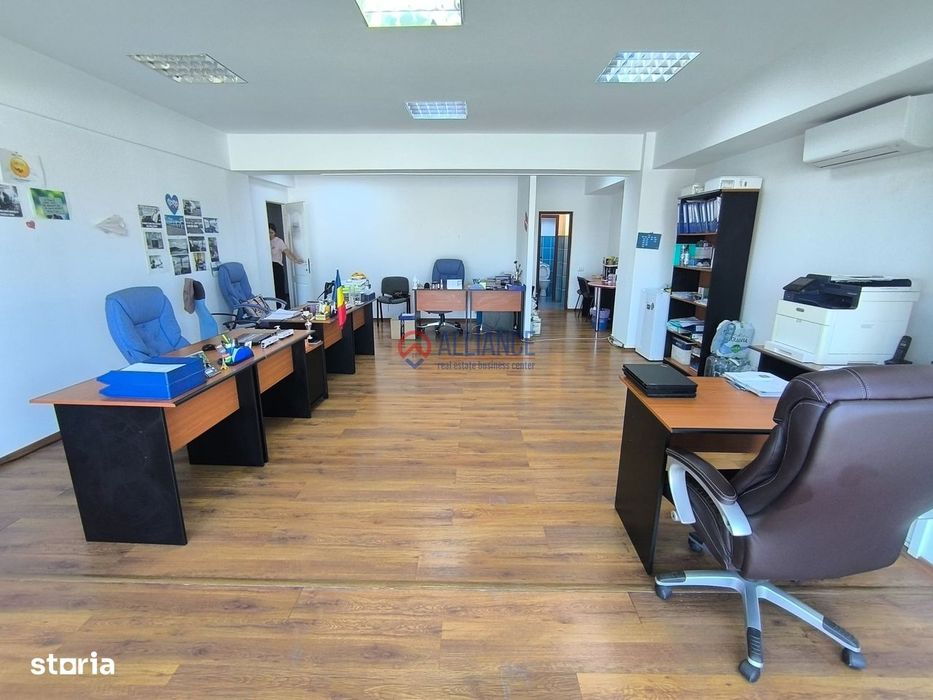 CENTRU ATELIERELOR - Birou luminos cu baie proprie !