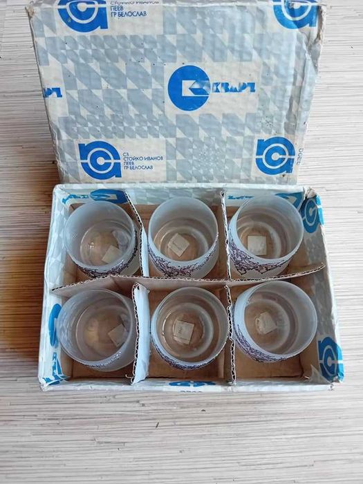 Стъклени ретро чаши, сервизи, гарафа