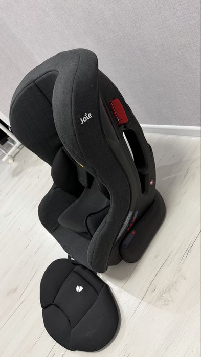 Продается автокресло Joie