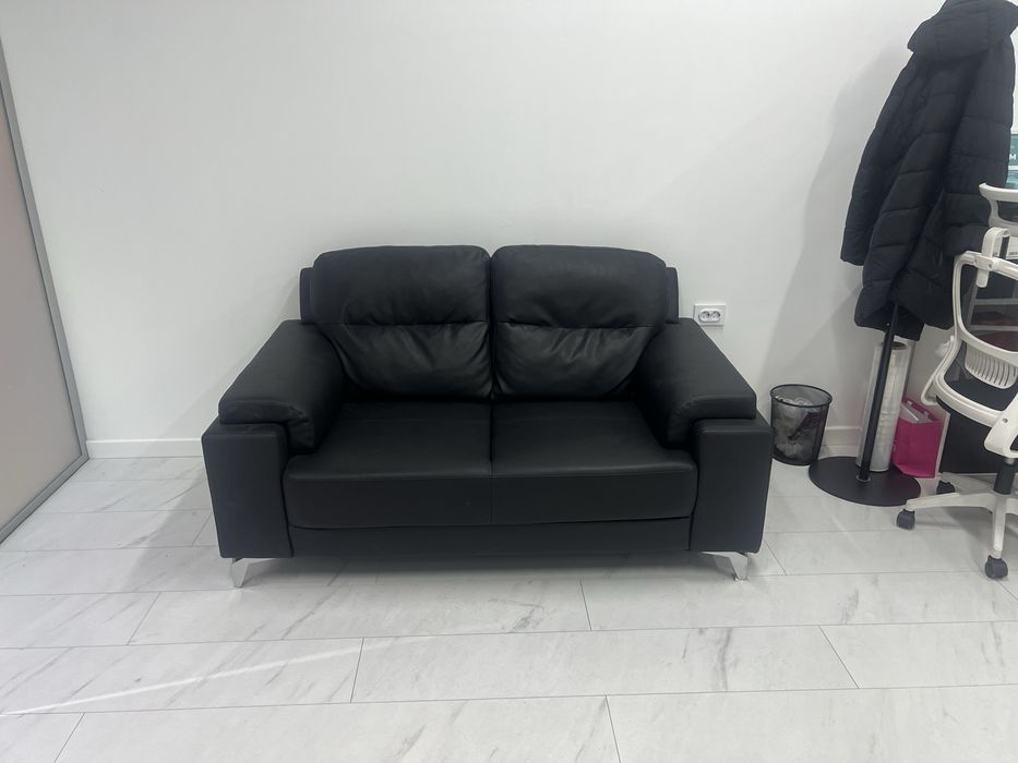 Диван офисный кожанный