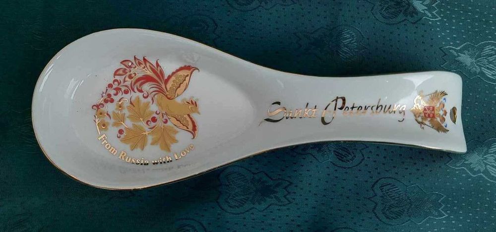 Средни и малки порцеланови фигурки от Нидерландия, Египет, Хърватска