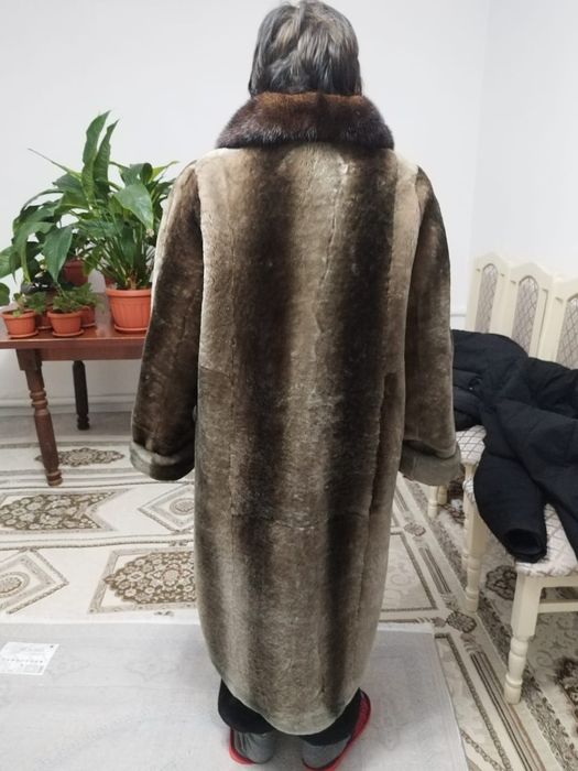 Продам Мутоновую шубу
