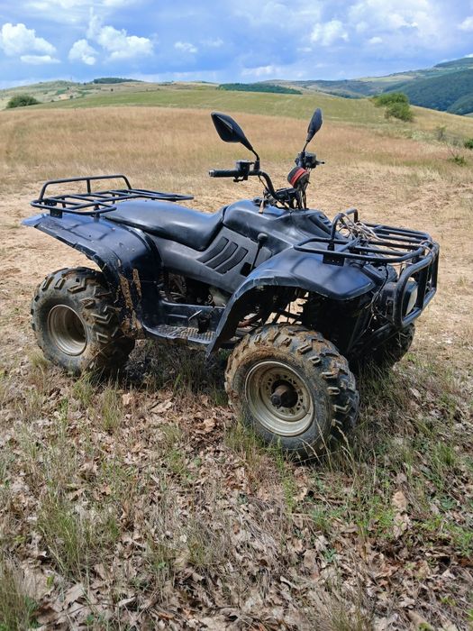 Vând atv linhai 300