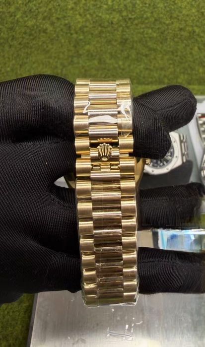 Часовник Rolex Day-Date 40 president 18k gold Baguette Diamond