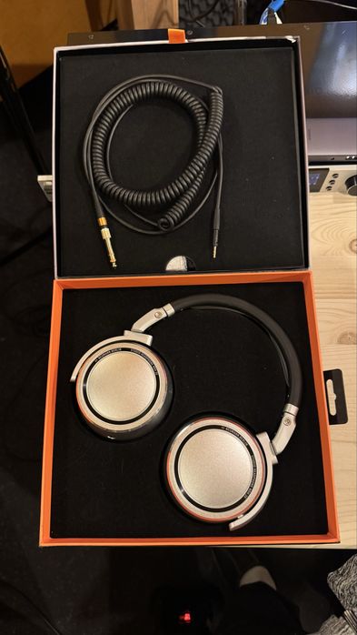 Neumann NDH 20 ( като нови )