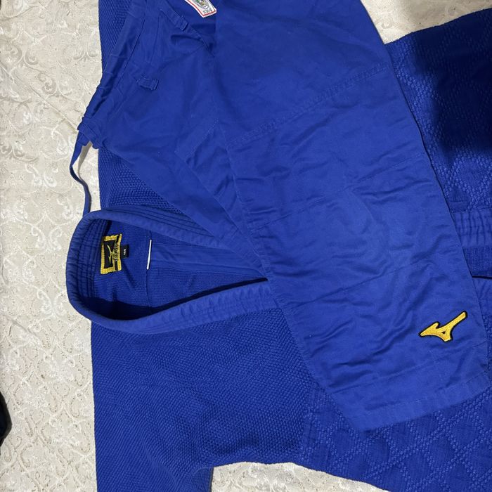 Продам кимано дзюдоги мизуно 750 грам