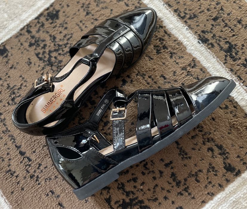 Продам новые сандали