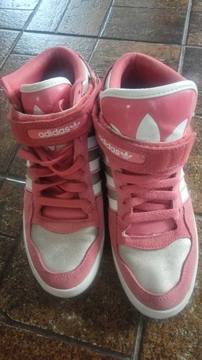 Vând Adidas cu platforma interioară marime 39
