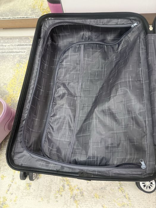 Продам бу чемоданы