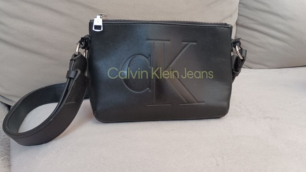 Оригинална чанта Calvin Klein