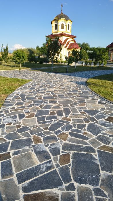 Vând piatră și montez pavaj