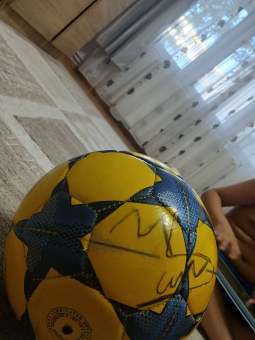 Minge semnată de Mohamed Salah