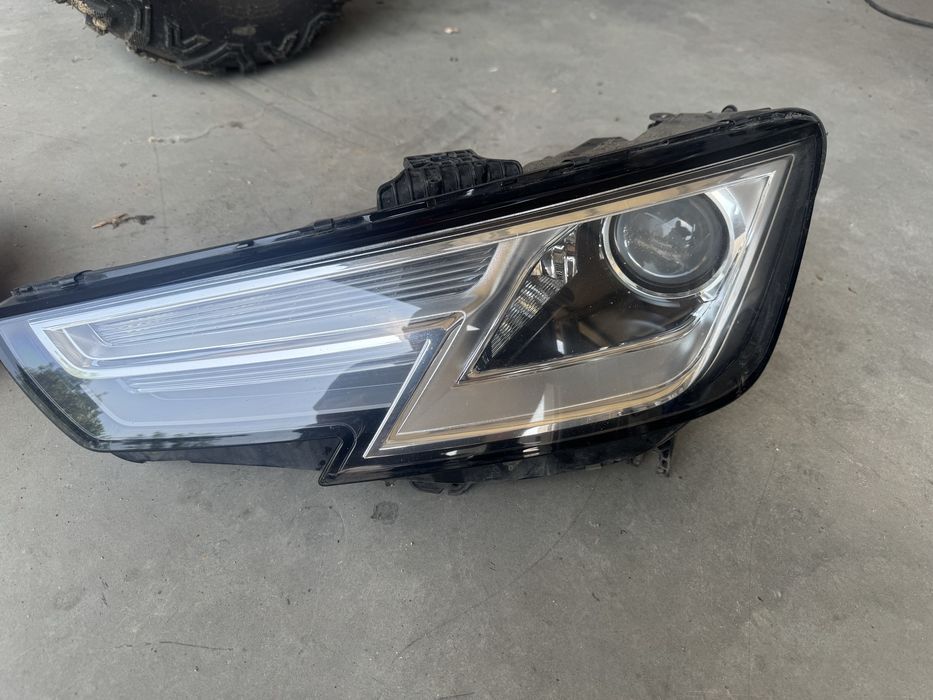 Ляв фар за Audi A4 b9 2018