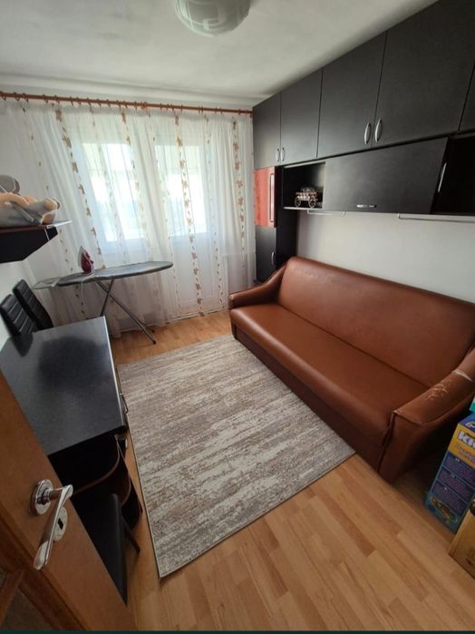 Vând apartament 4 camere calea calarasilor.