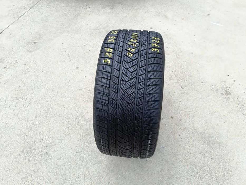 O anvelopa iarna 325 35 22 pirelli scorpion winter