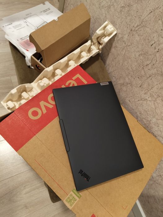 Nou! Thinkpad T14s Gen 6", Ultra 5 238V, 32Gb, SSD512