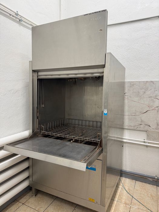 Masina profesionale de spalat vase mari, tavi, oale Meiko