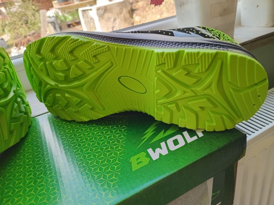 Работни обувки с бомбе 44 номер