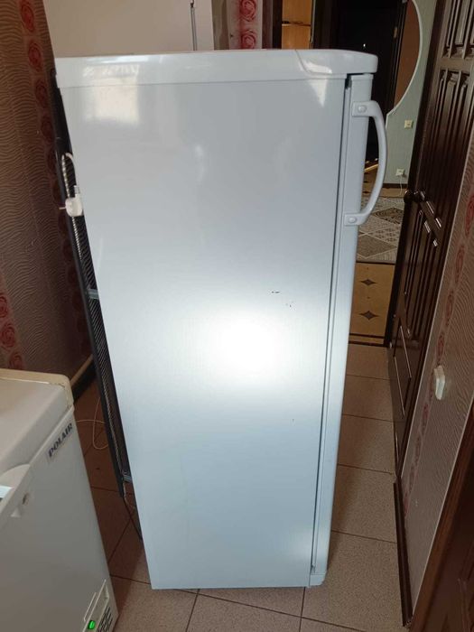 Продам  Морозильник Atlant  240 л белый