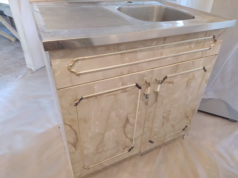 Продам люстру и мойку.