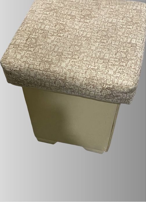 Продается комплект : диваны соединенные и пуфик б у