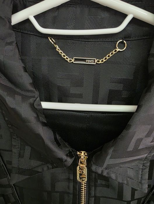 Яке Fendi налично