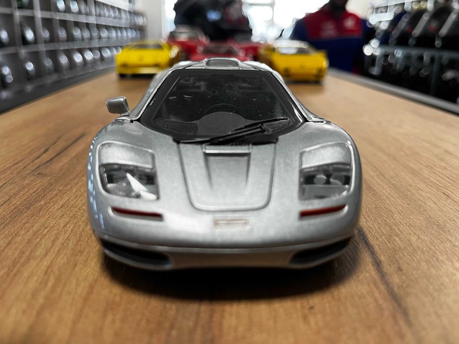 Метална колекционерска количкa модел BBURAGO MCLAREN P1 мащаб 1:24