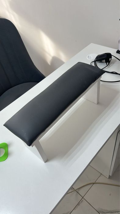 Продам маникюрный стол