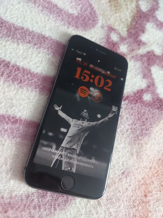 Продам или обменяю айфон 8 64 гб акб 76% в идеальном состоянии