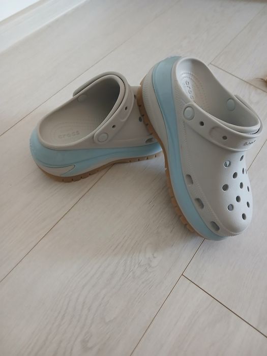 Vand Crocs noi fara eticheta