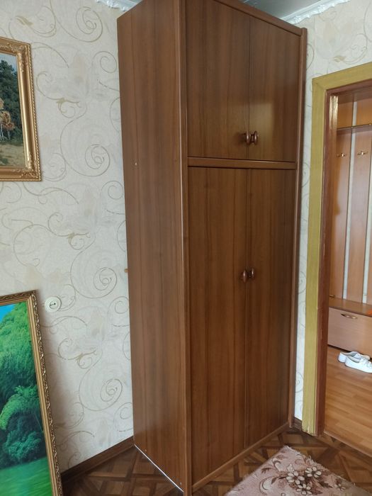 Стенка для гостиной.Цвет орех.