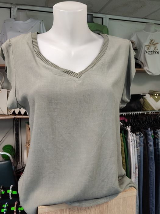 Дамски тениски и блузи