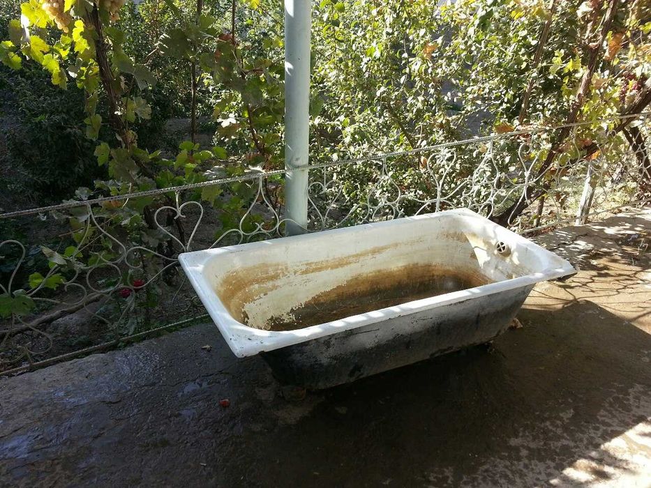 Chugun vanna sotiladi.