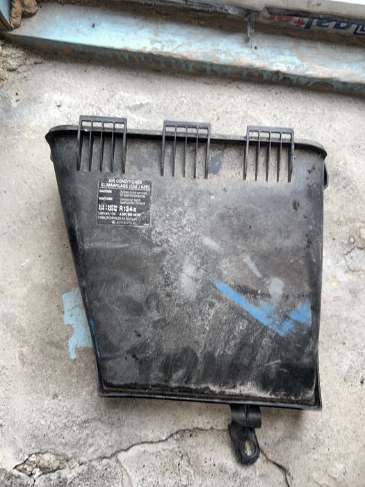 Крышка акумулятора