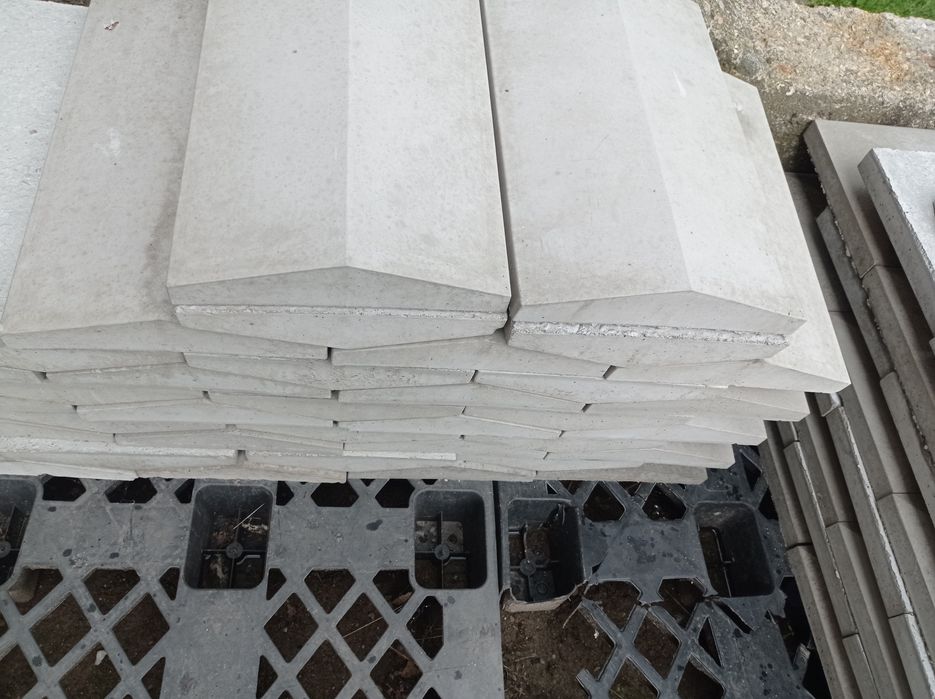 Capace și coame pentru gard!